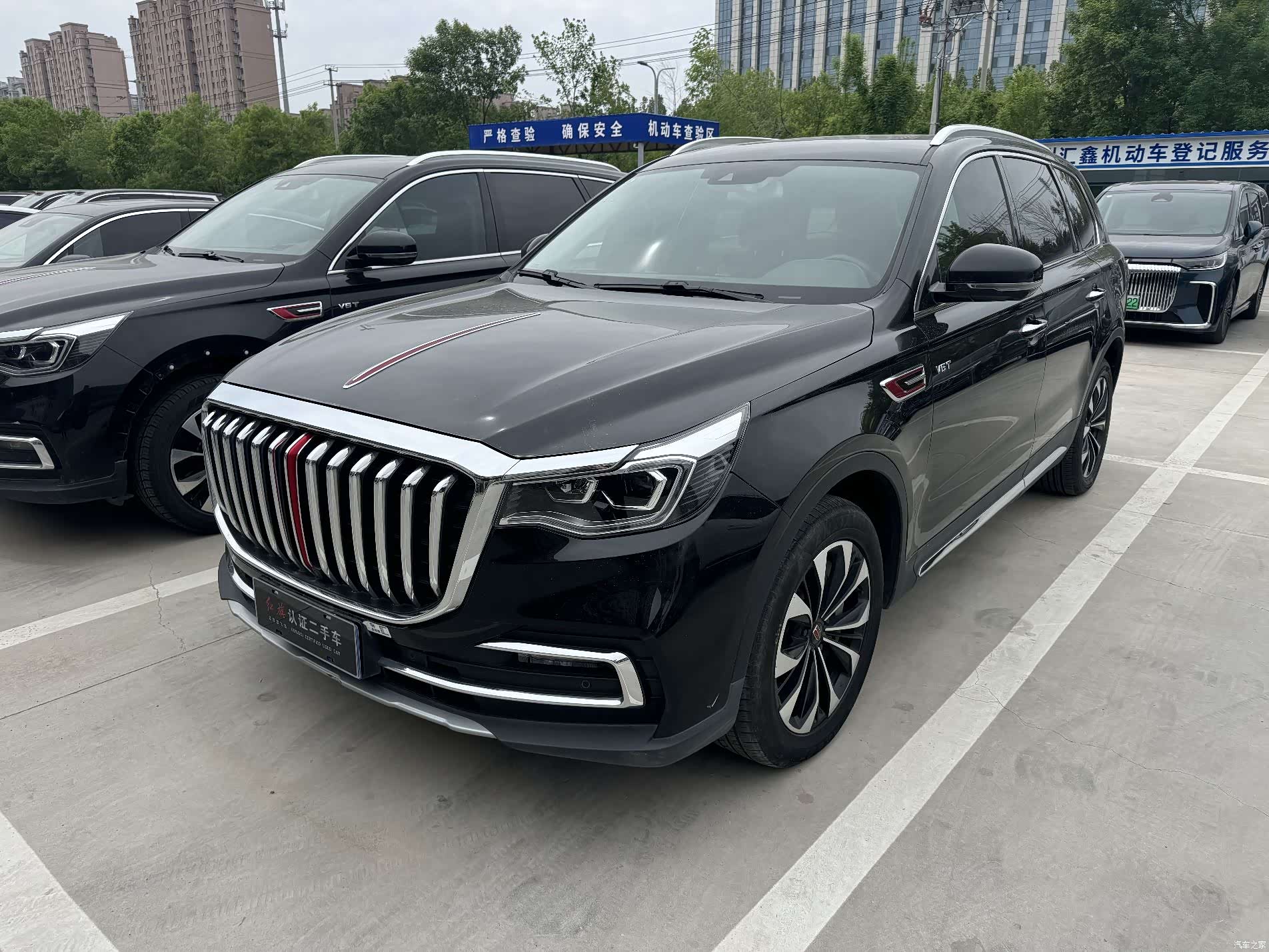 Hongqi HS7