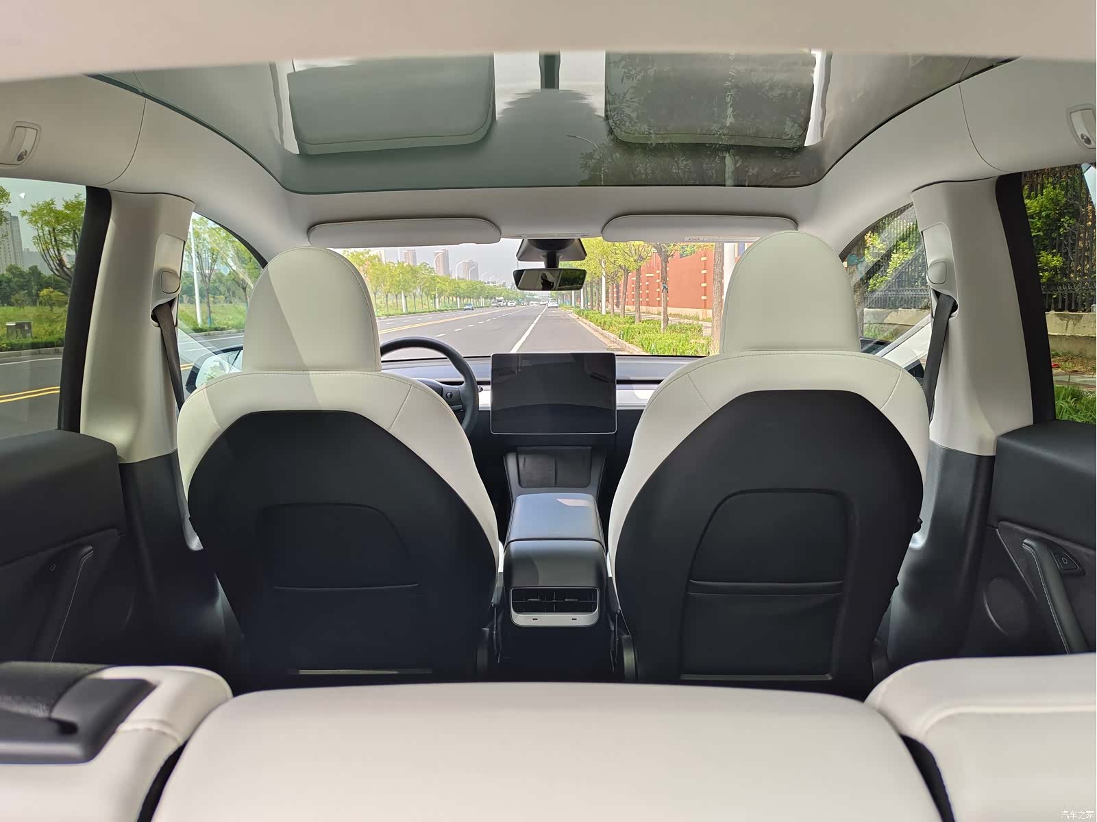 Tesla Model Y, 2022 13