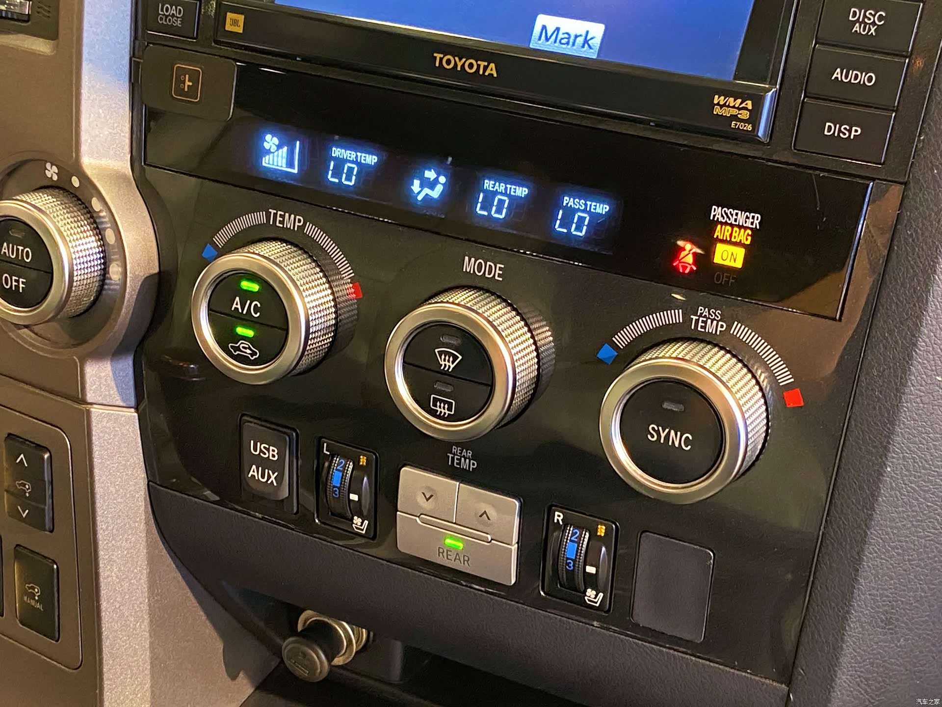 Toyota Sequoia, 2011 17