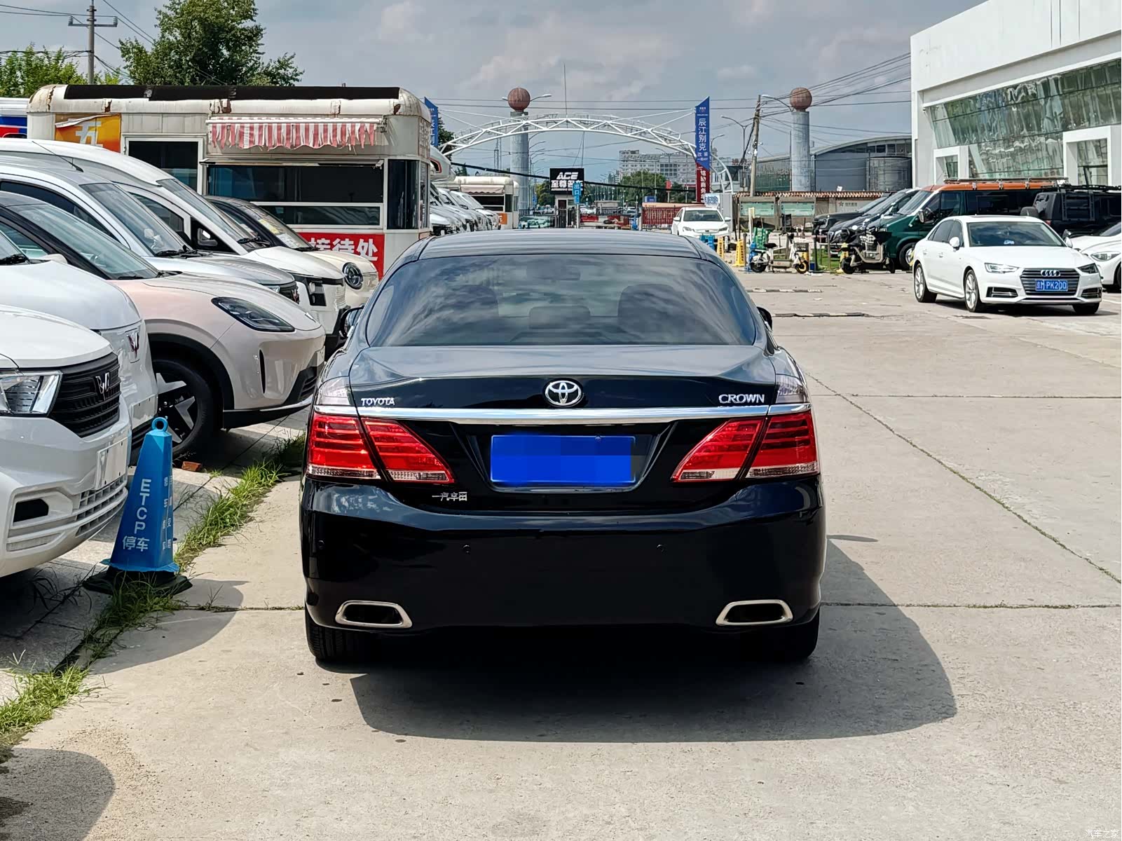Toyota Crown, 2013 3