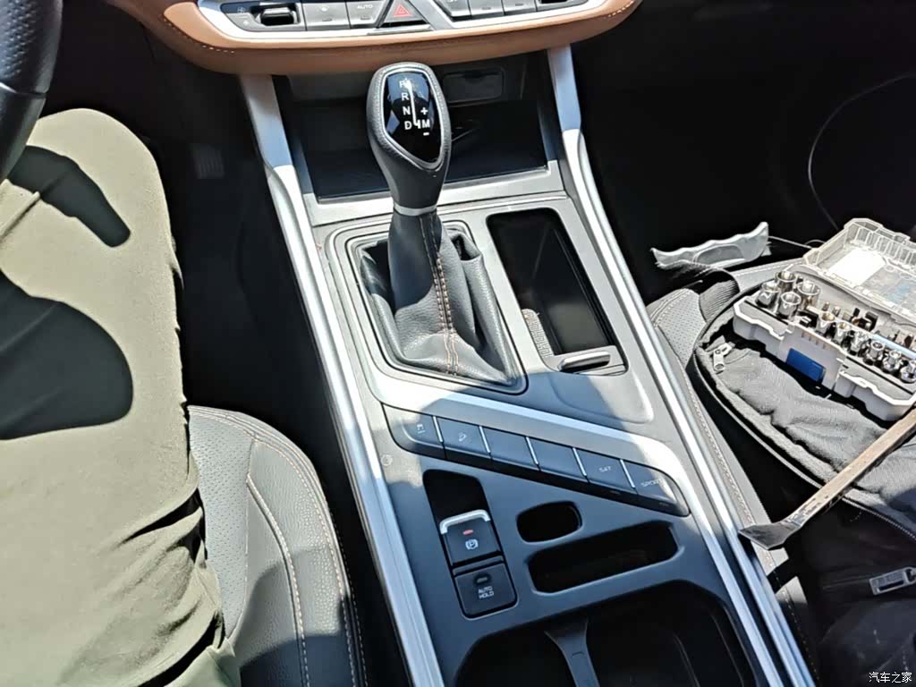 Geely X6, 2019 14