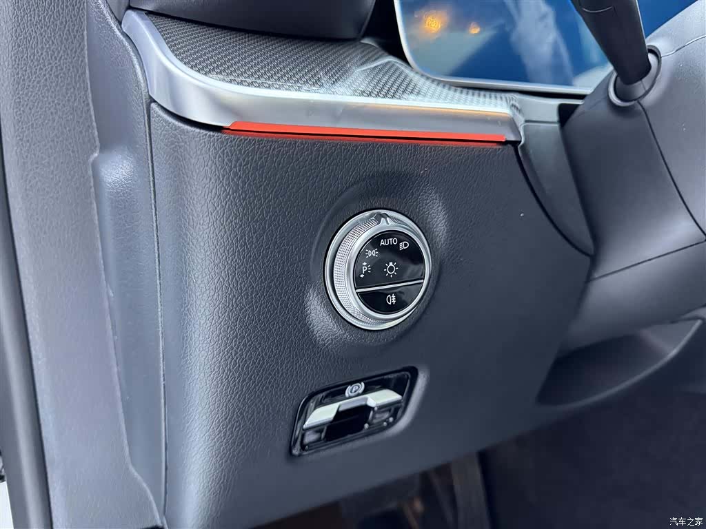Mercedes-Benz C-Class, 2024 23