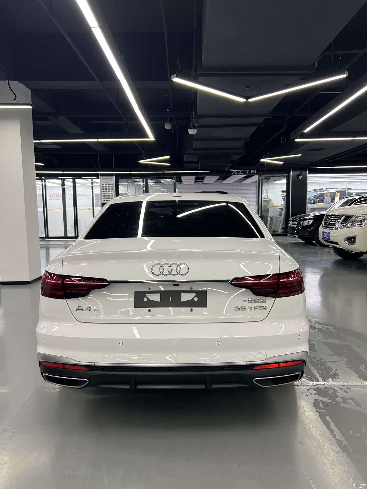 Audi A4L, 2021 все фото