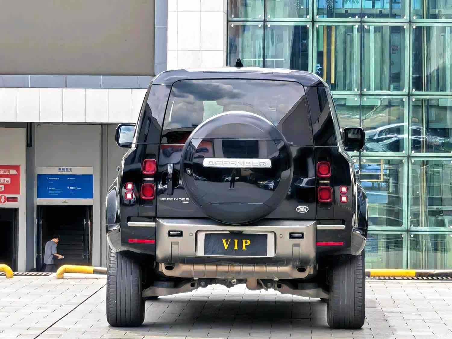 Land Rover Defender, 2023 4