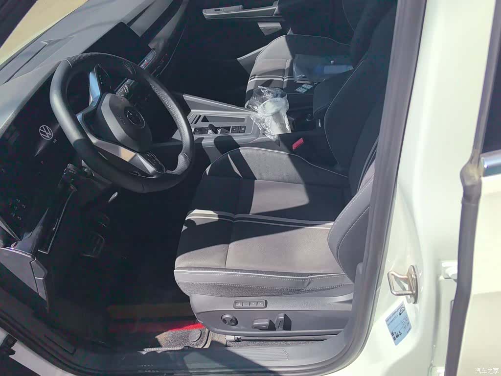 Volkswagen Golf, 2023 12