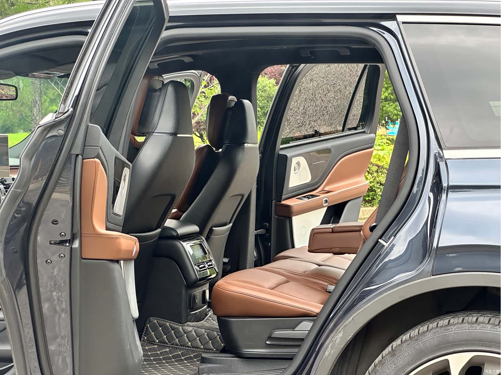 Lincoln Aviator, 2022 12