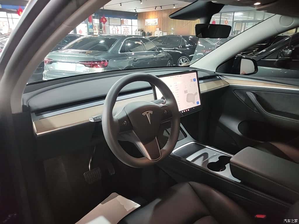 Tesla Model Y, 2022 10