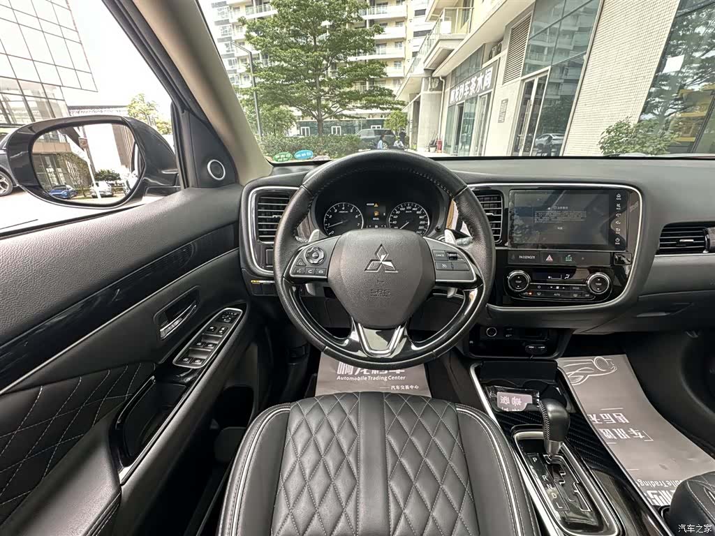 Mitsubishi Outlander, 2022 23