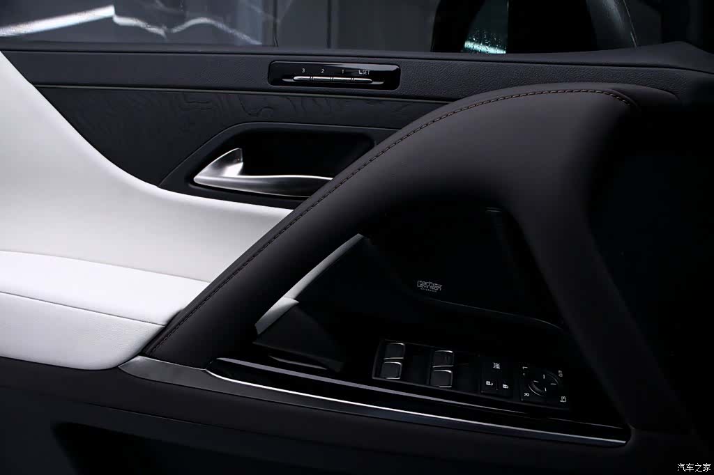 Lexus LX, 2024 12