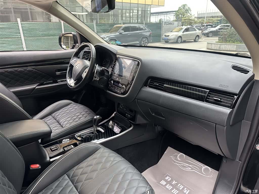 Mitsubishi Outlander, 2022 22