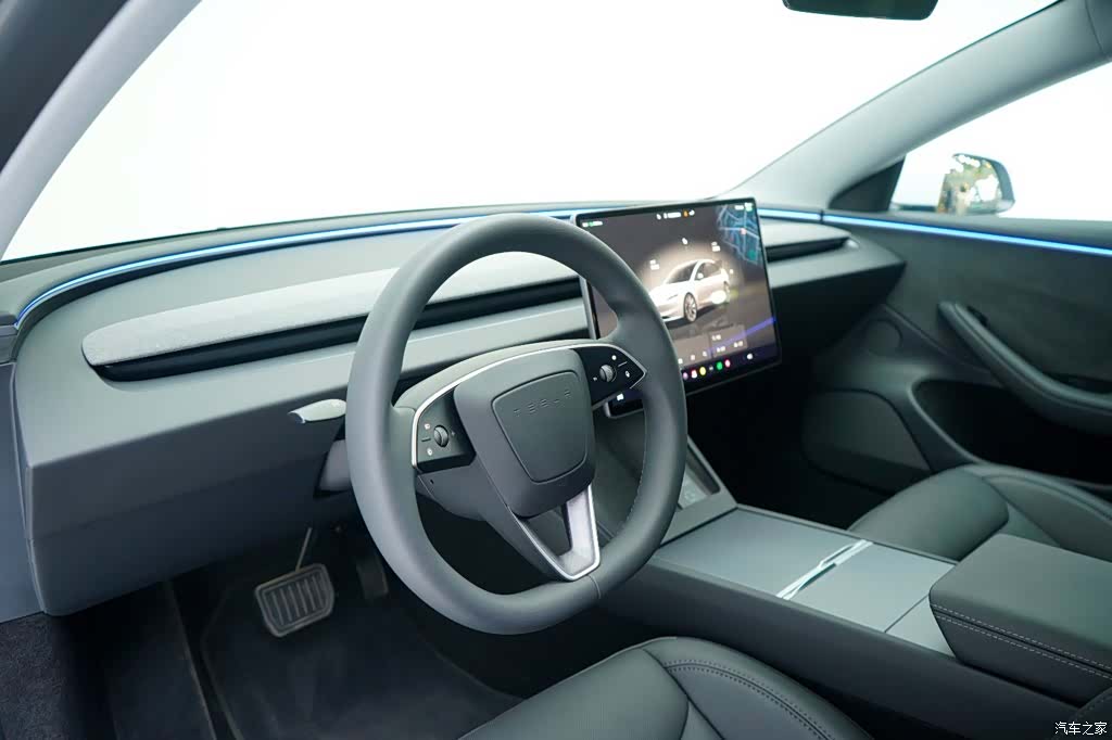 Tesla Model 3, 2025 16