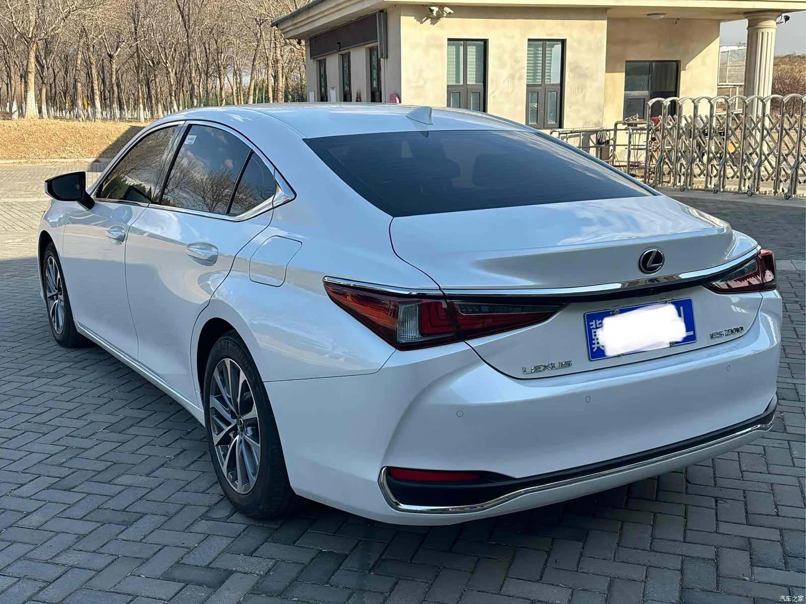 Lexus ES, 2024 4