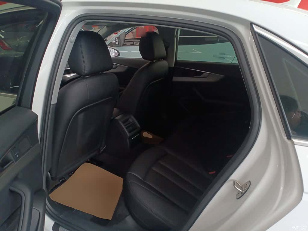 Audi A4L, 2019 13