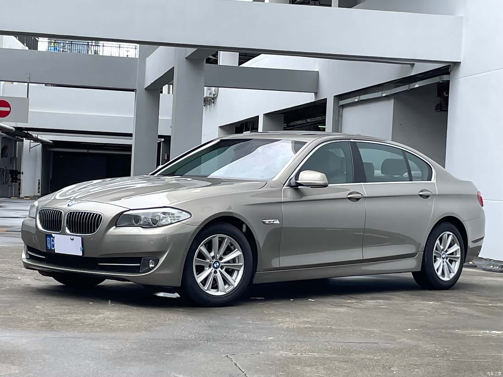 BMW 5 Series, 2011 1