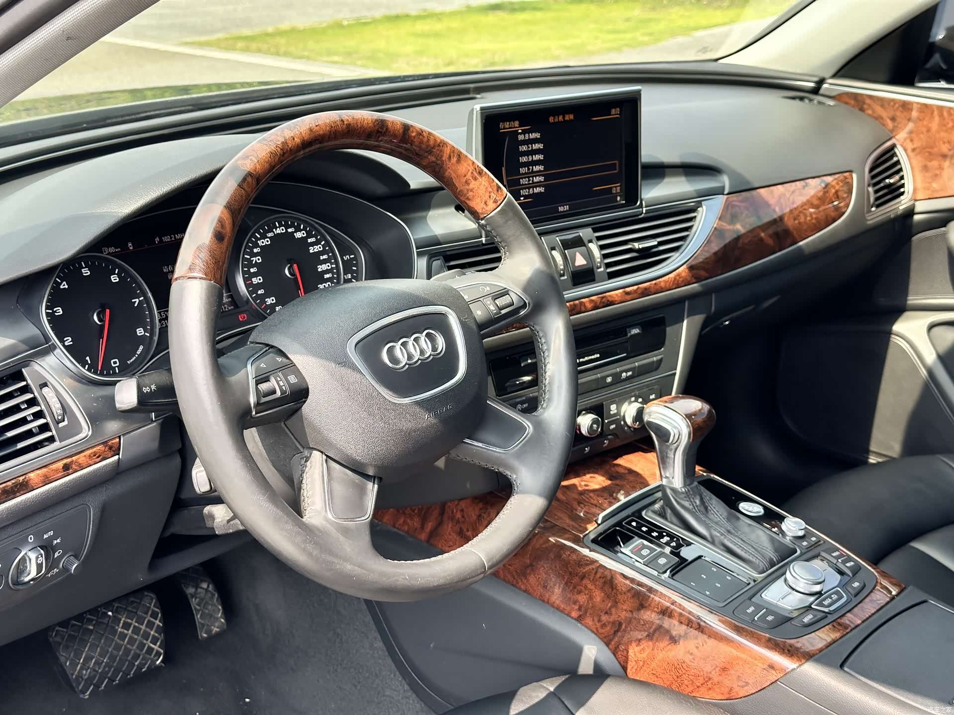Audi A6L, 2015 12