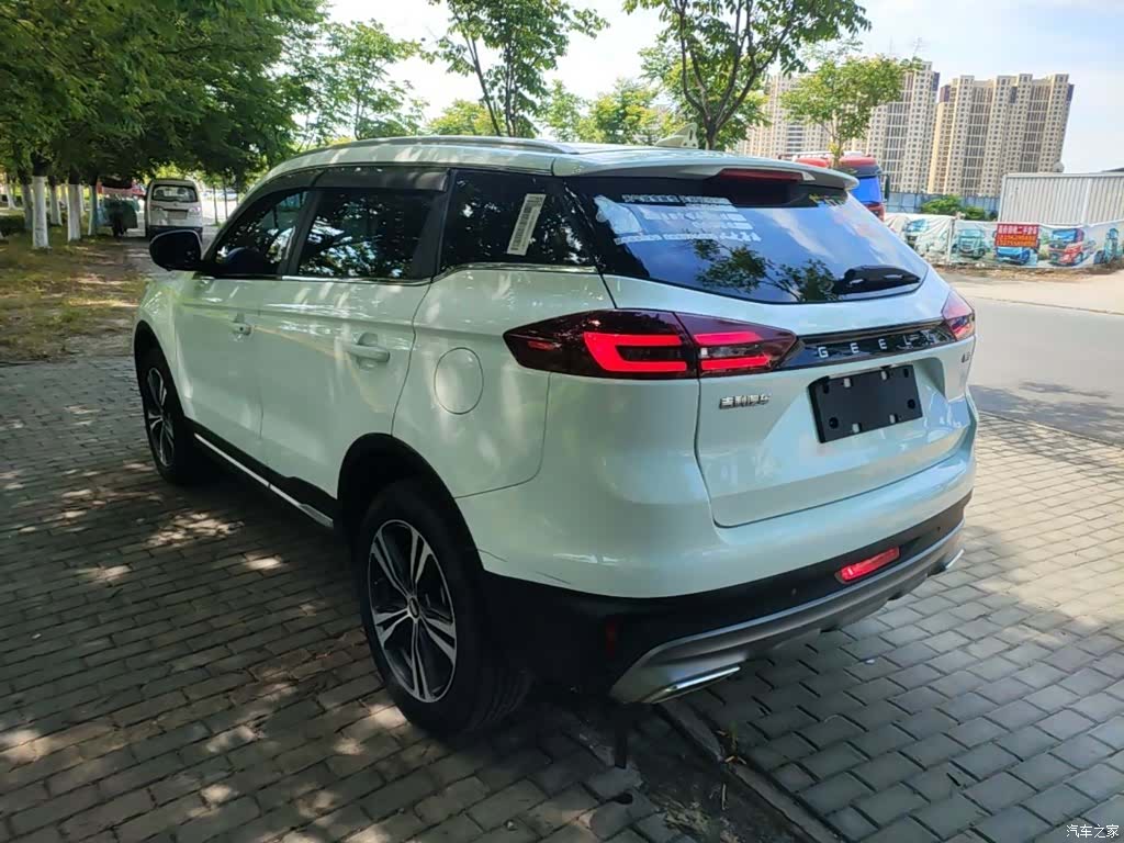 Geely Boyue, 2022 все фото