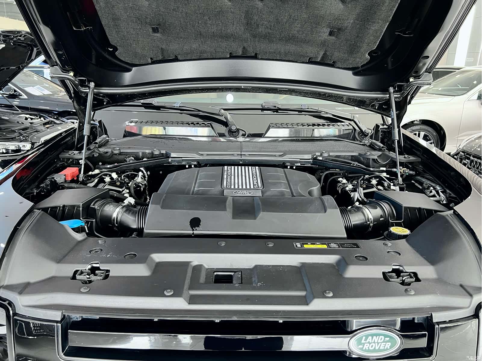 Land Rover Defender, 2024 25
