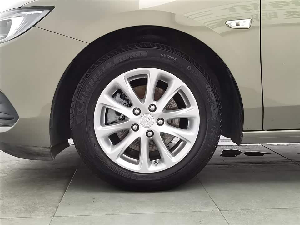 Buick GL6