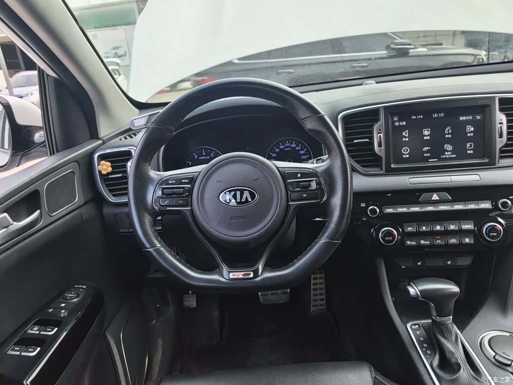 Kia KX5, 2016 11