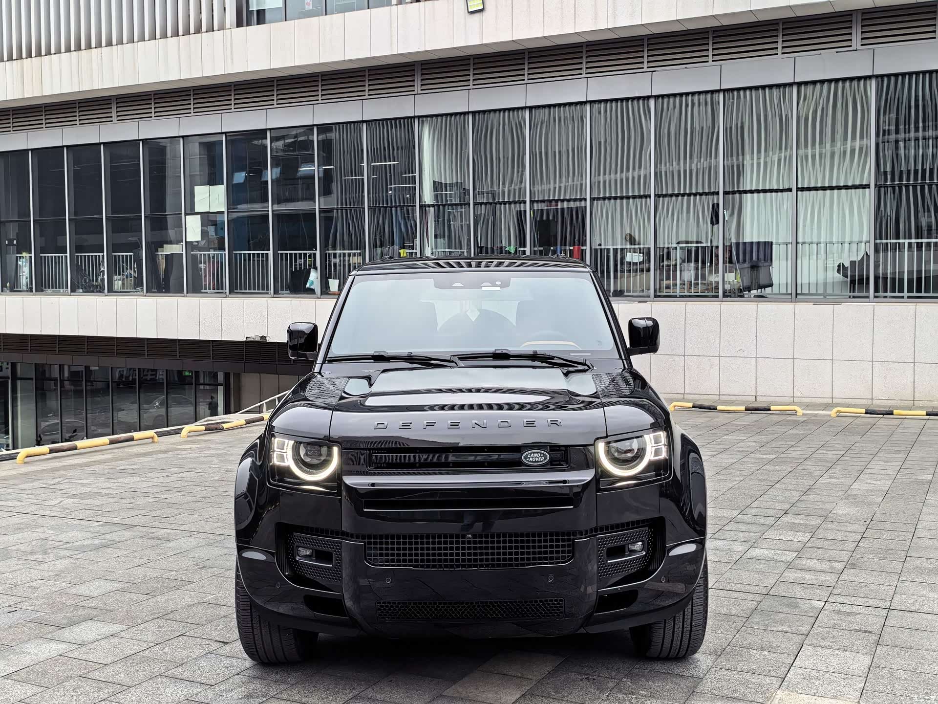 Land Rover Defender, 2024 2