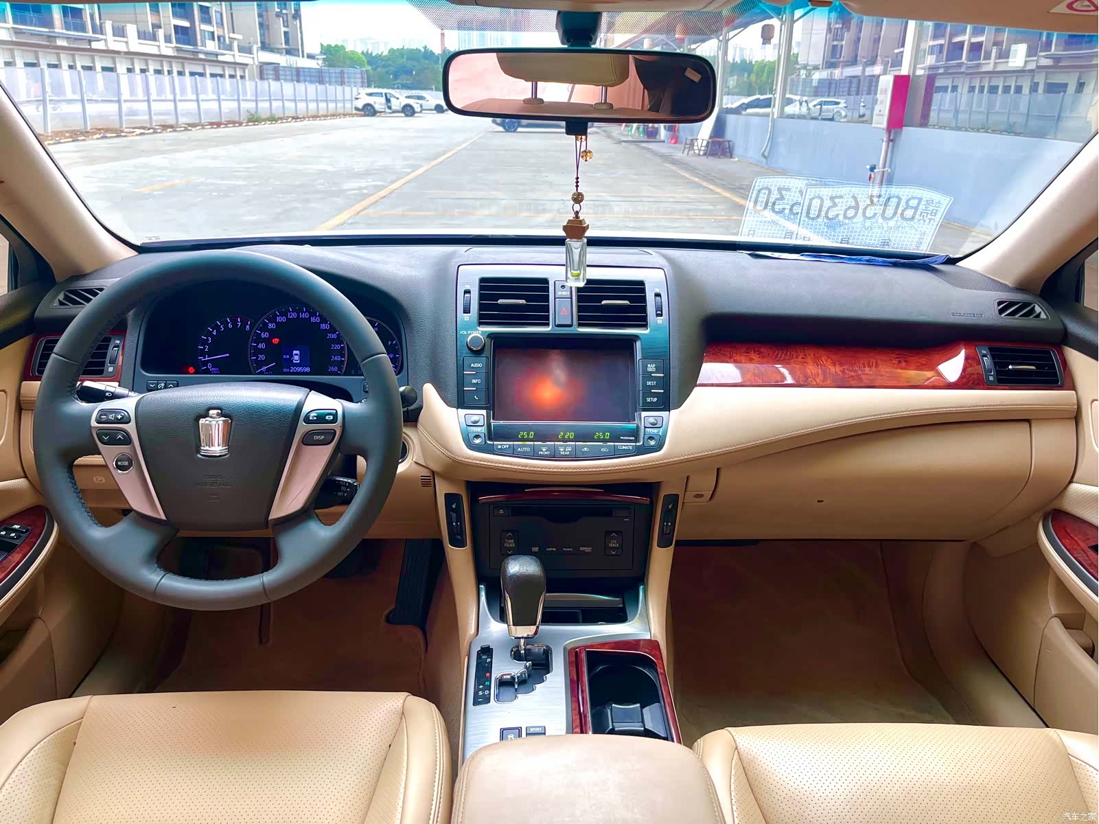 Toyota Crown, 2013 6