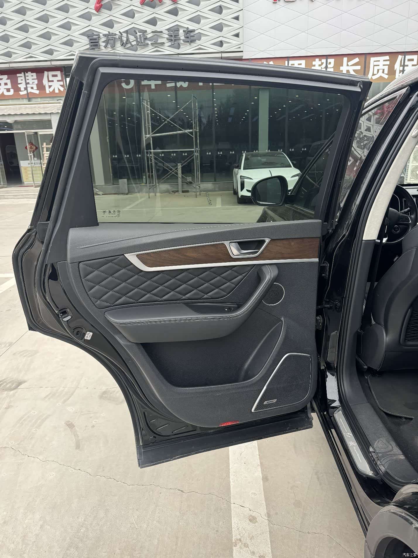 Hongqi HS7, 2023 10
