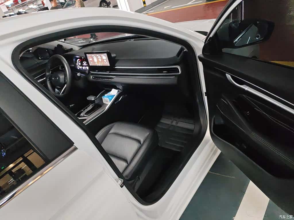 Geely Emgrand, 2022 22