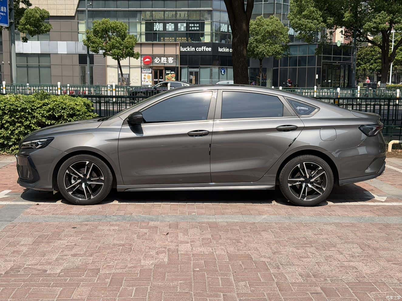 Geely Binray, 2025 4