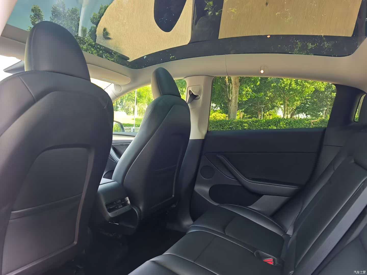 Tesla Model Y, 2023 все фото