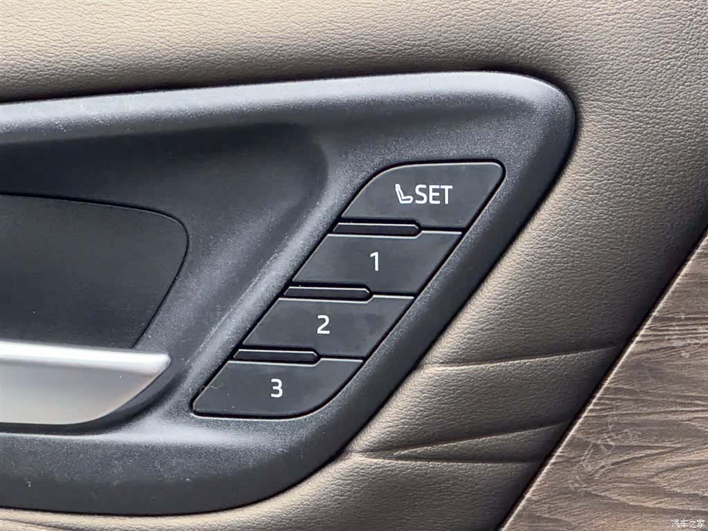 Toyota Alphard, 2023 21