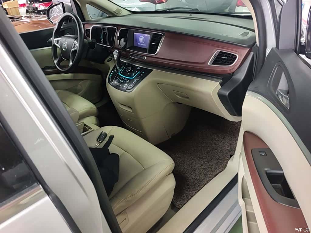 Buick GL8, 2016 11