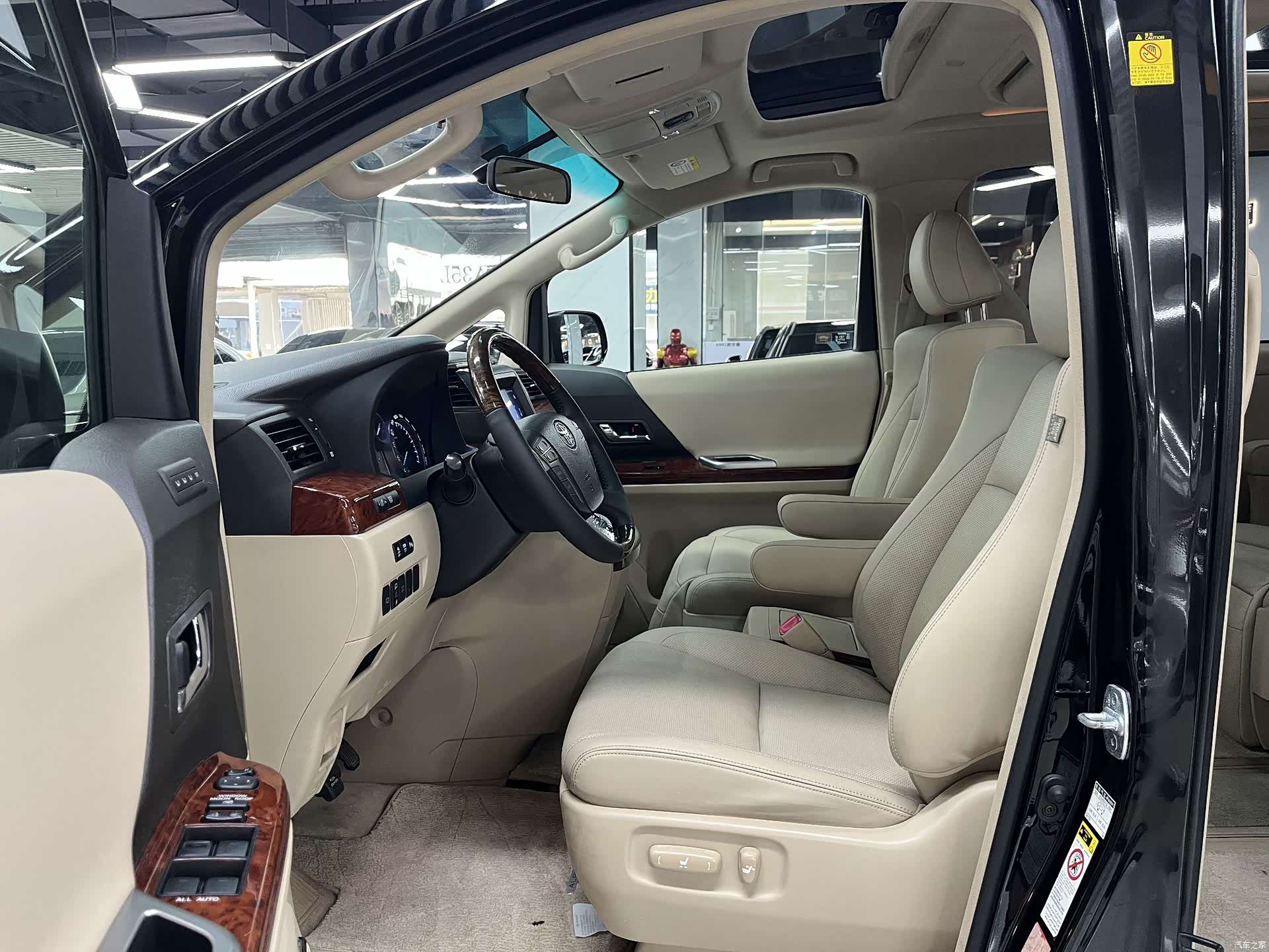 Toyota Alphard, 2011 8