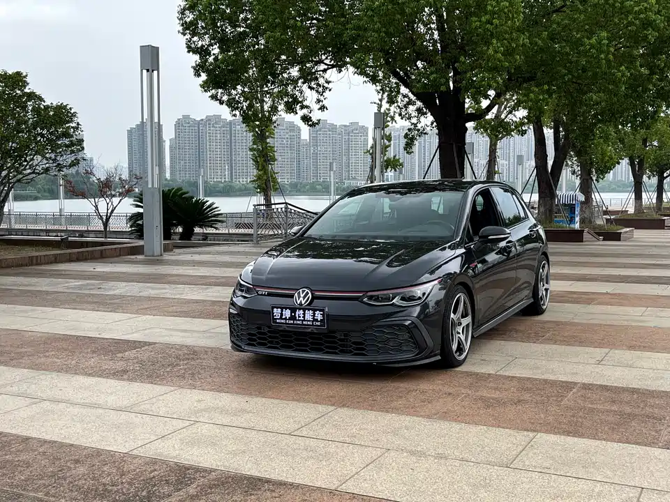 Volkswagen Golf GTI