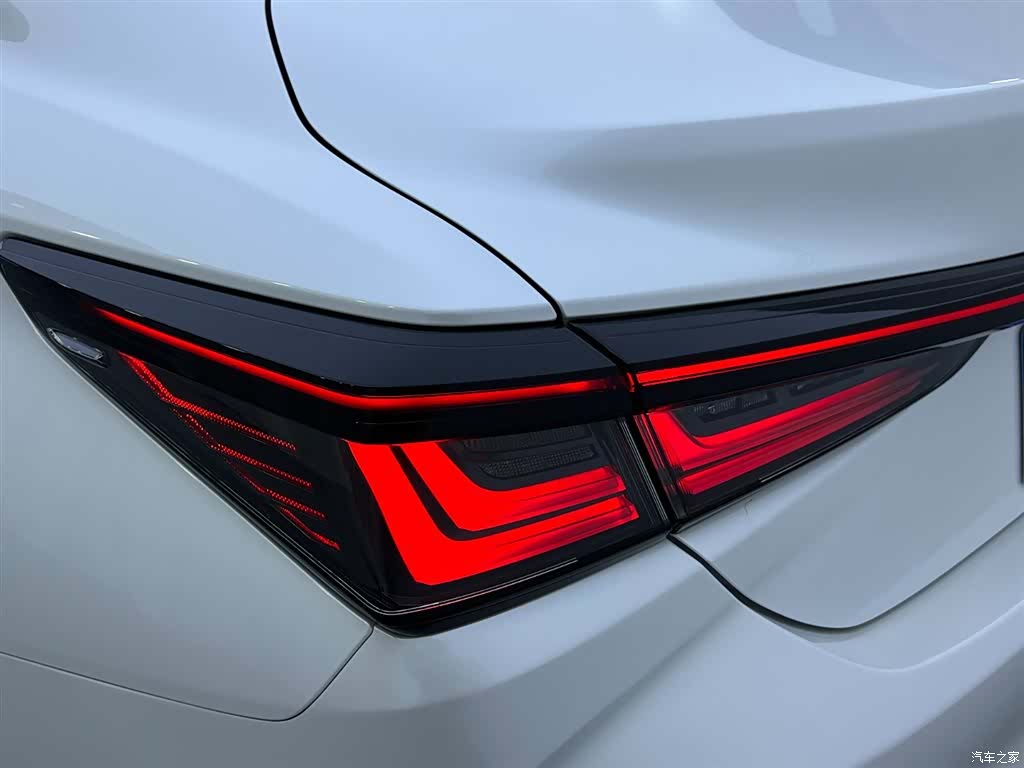 Lexus ES, 2026 24