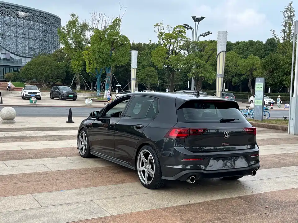 Volkswagen Golf GTI
