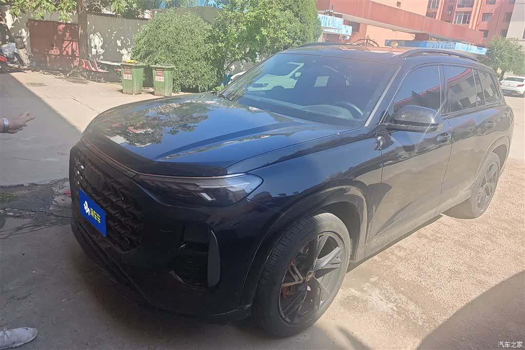 Audi Q6, 2025 1