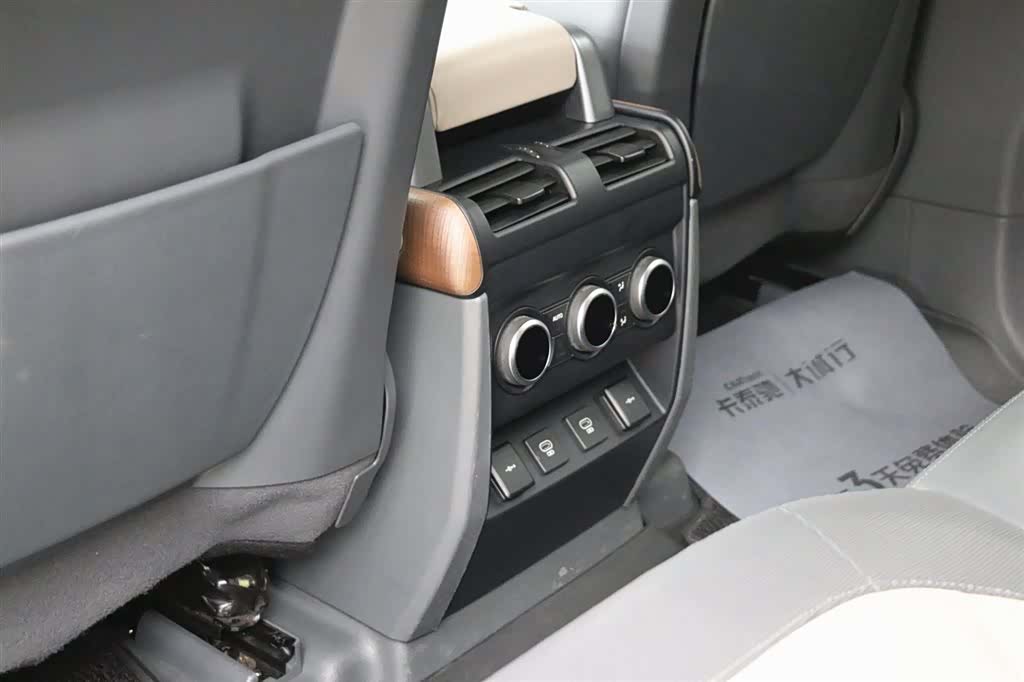 Land Rover Defender, 2021 21