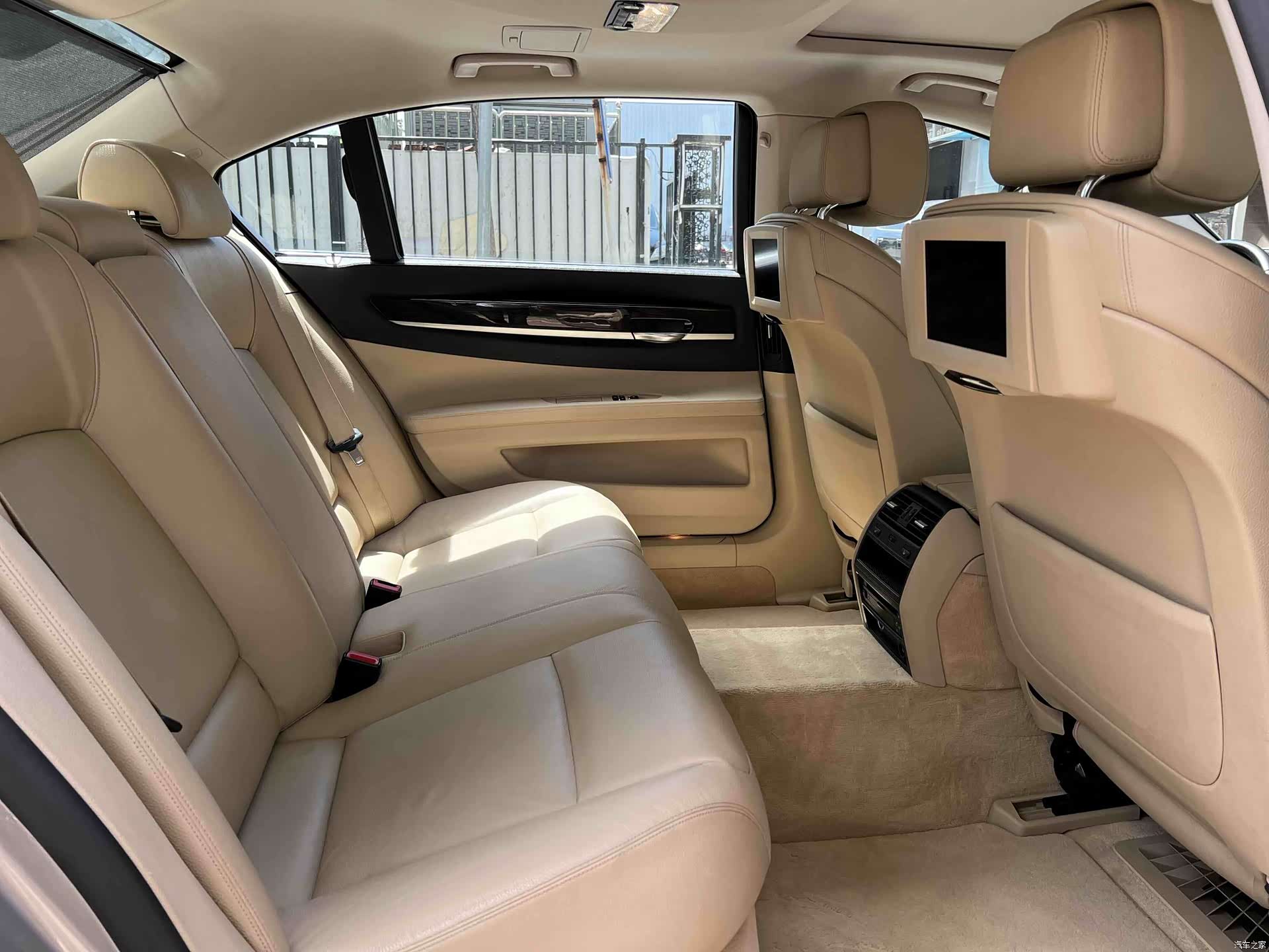 BMW 7 Series, 2011 16