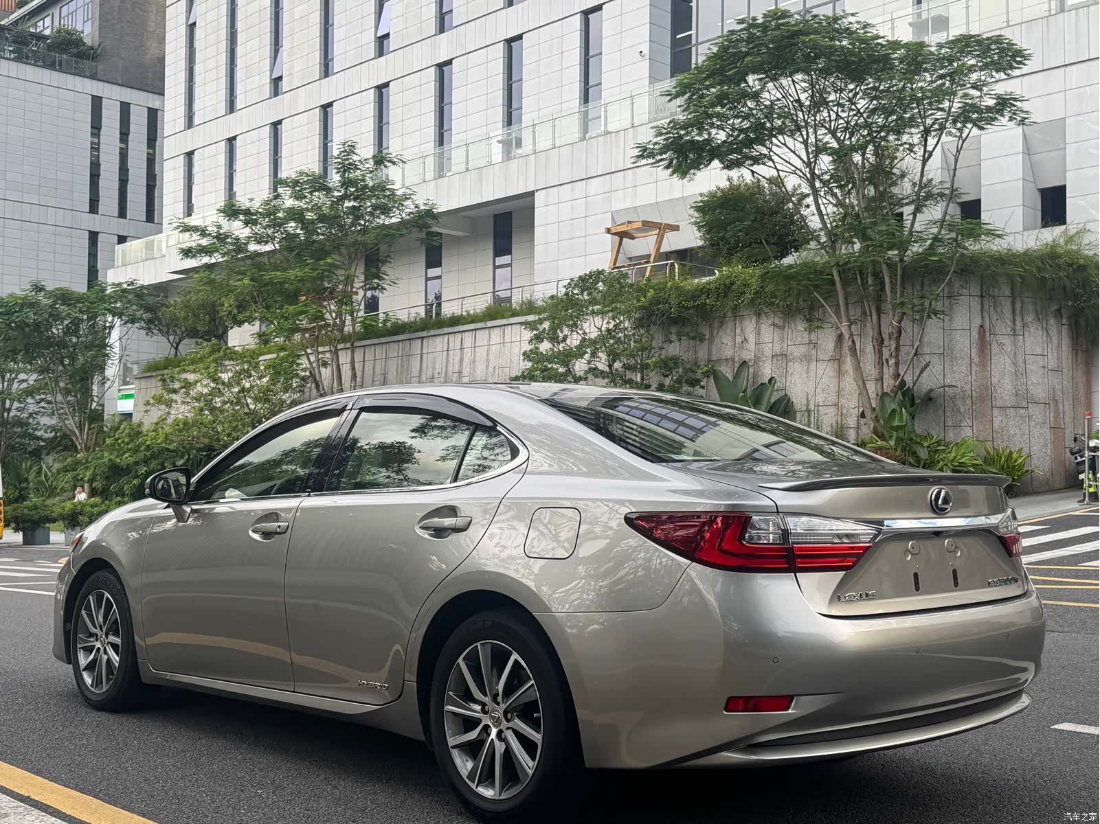 Lexus ES, 2017 все фото