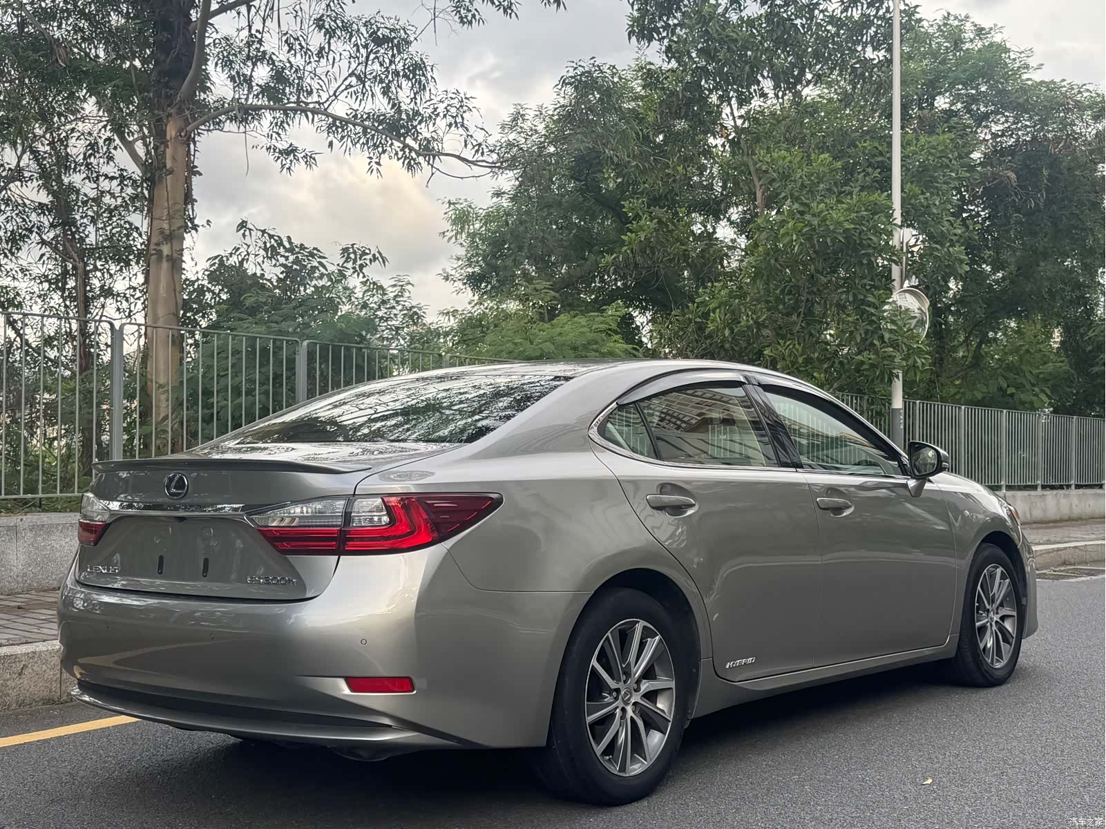 Lexus ES, 2017 7