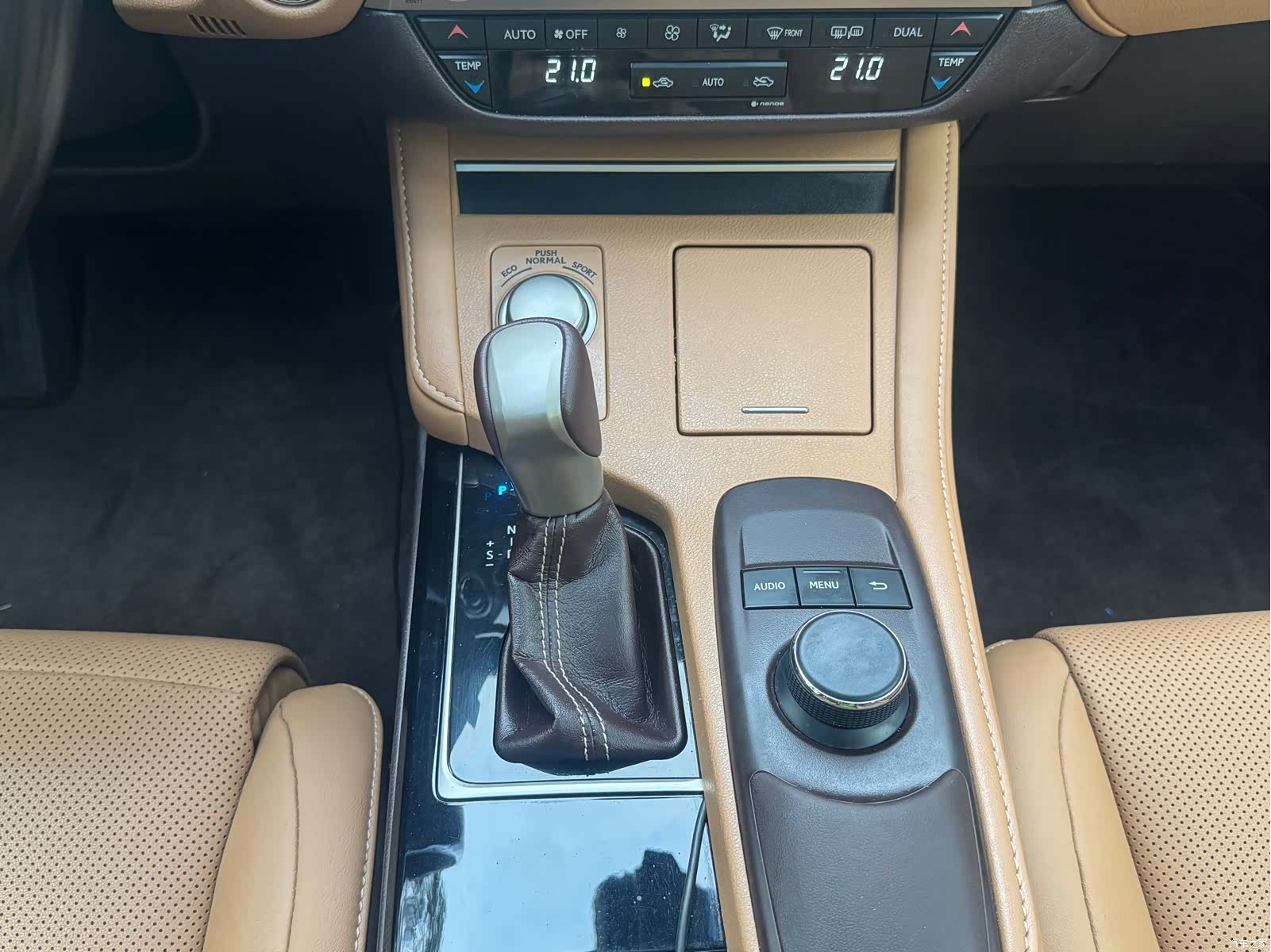 Lexus ES, 2017 16