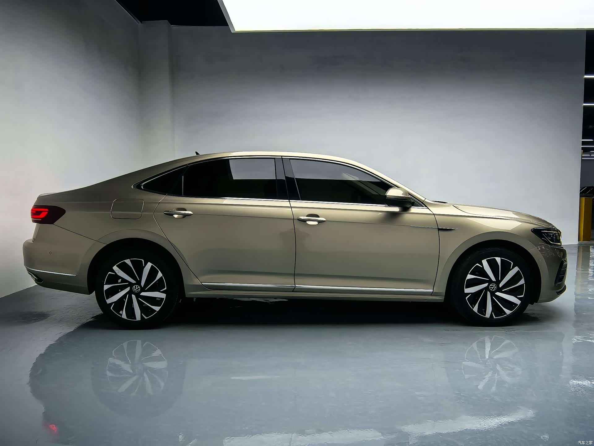 Volkswagen Passat, 2022 14