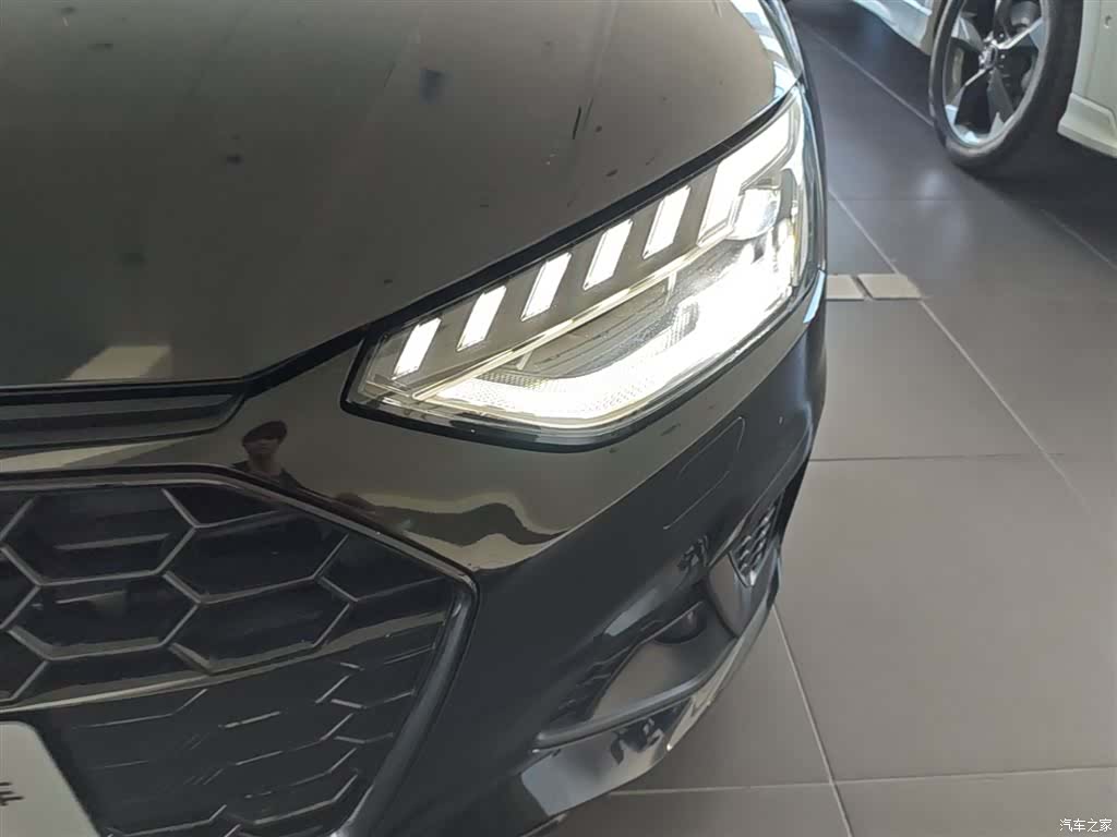 Audi A4L, 2023 24