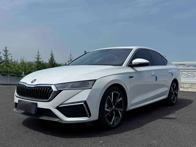 Škoda Octavia 2023 — купить из Китая под заказ