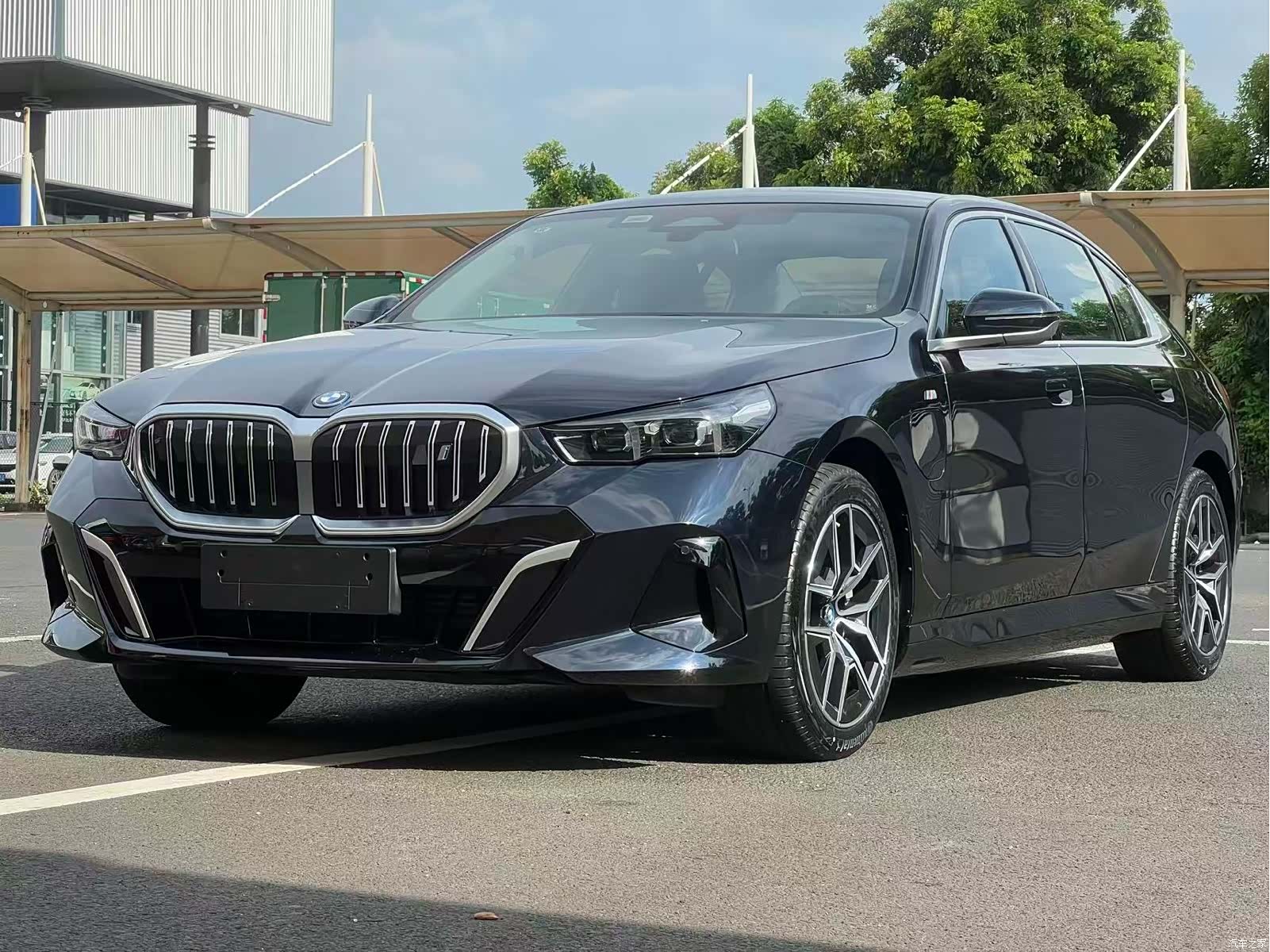 BMW i5, 2025 1