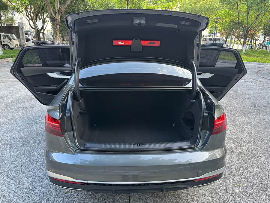 Audi A4L 2021, фото 10
