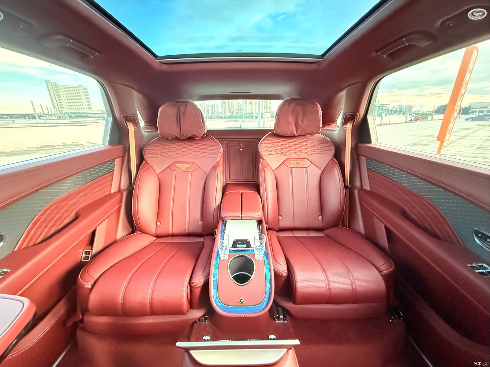 Bentley Bentayga, 2023 9