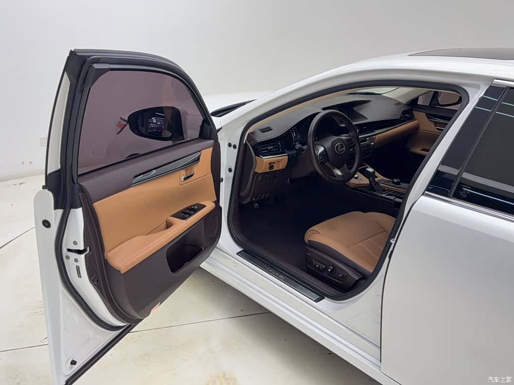 Lexus ES, 2018 4