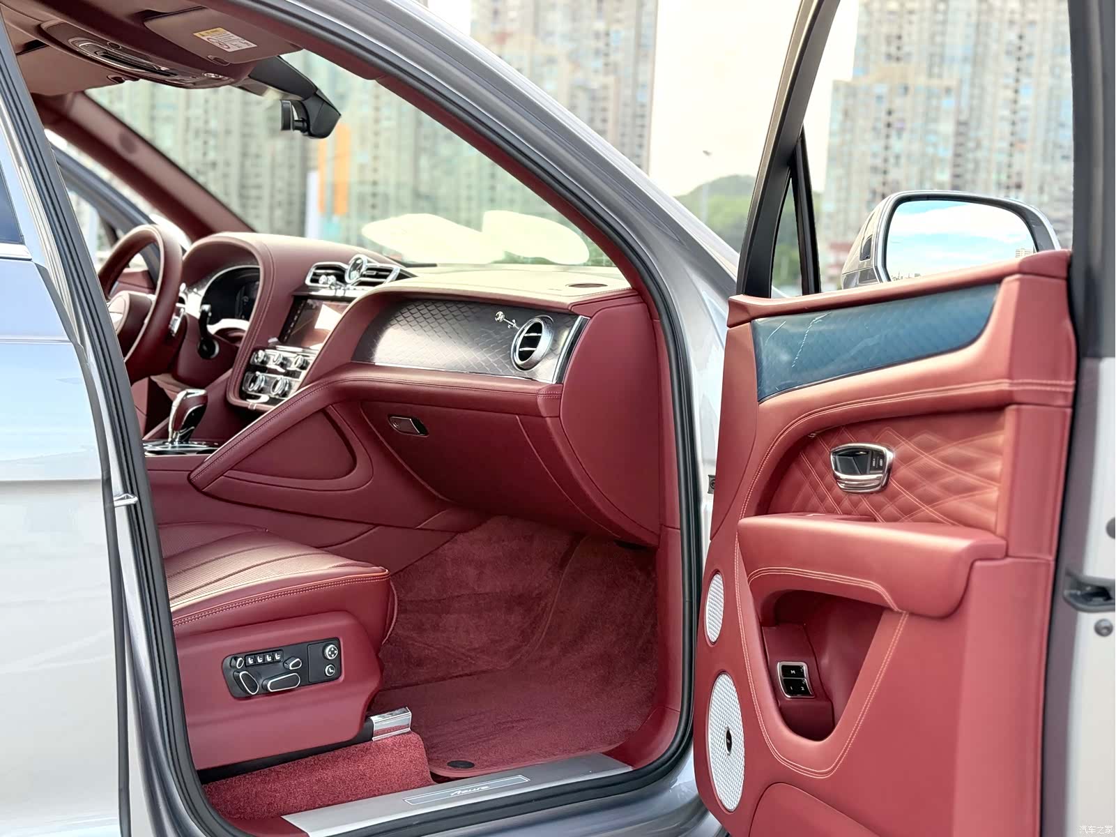 Bentley Bentayga, 2023 6