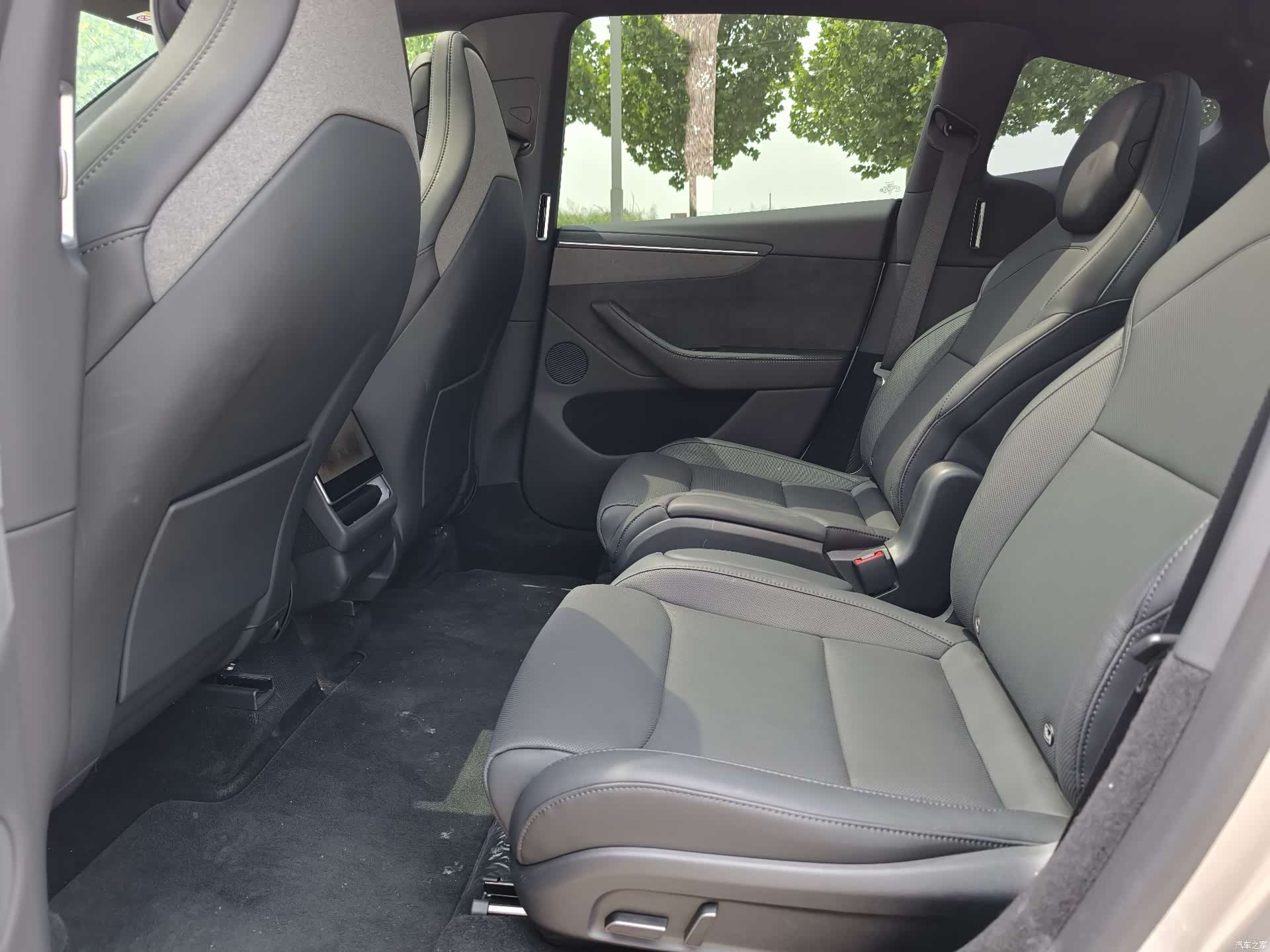 Tesla Model Y, 2025 15